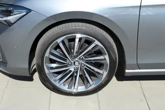 Škoda Superb L&K