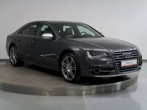 Audi S8 