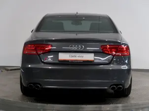 Audi S8 