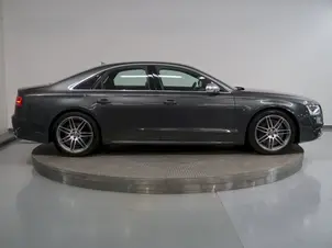 Audi S8 