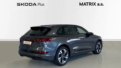 Audi E-tron 