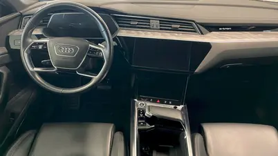 Audi E-tron 