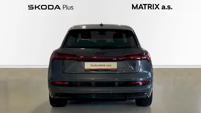 Audi E-tron 
