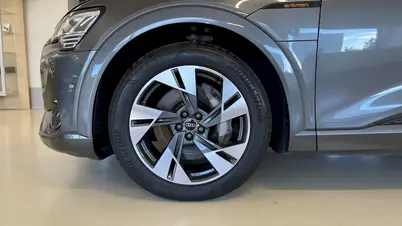 Audi E-tron 