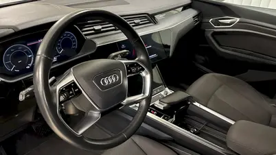 Audi E-tron 