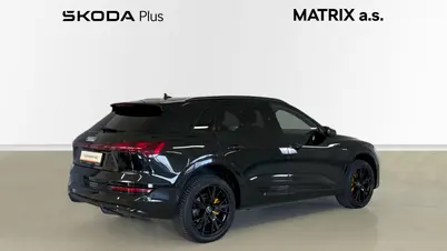 Audi E-tron 