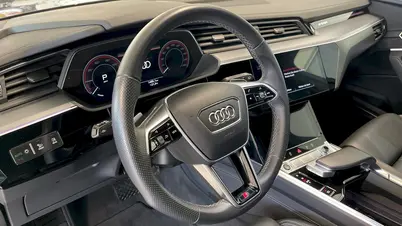 Audi E-tron 