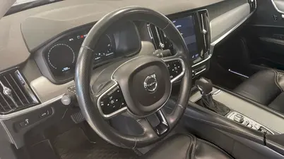 Volvo V90 