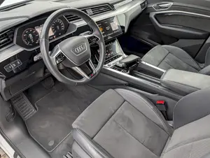 Audi E-tron 
