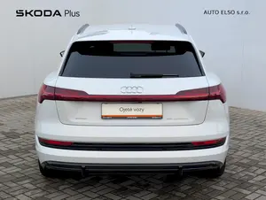Audi E-tron 