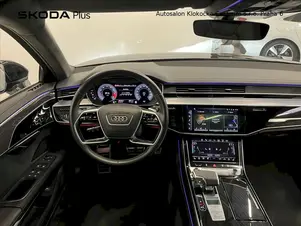 Audi S8 