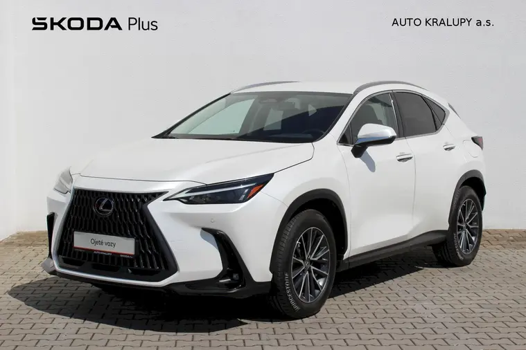 NX 450h+ AWD