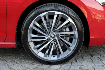 Škoda Superb L&K