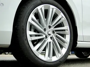 Škoda Superb L&K