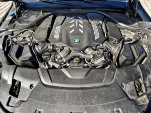 BMW 750 