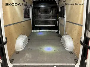 Volkswagen Crafter - skříňový vůz  