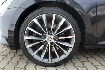 Škoda Superb L&K